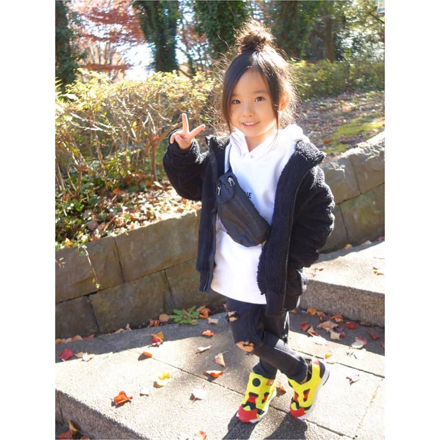 Saraさんのインスタグラム写真 - (SaraInstagram)「. coordinate♡ . モノトーンにポンプフューリー❤️ @branshes のボアジャケットが あったかそうでかわいい🐻❤︎ . outer ▶︎ #branshes pants ▶︎ #hm (✂︎) shoes ▶︎ #reebok  bag ▶︎ #patagonia . .  #ootd #kids #kids_japan #kids_japan_ootd #kjp_ootd #kidsfahion #kidscode #kidsootd #kidswear #キッズコーデ #キッズファッション #インスタキッズ #ポンプフューリー #シトロン #pumpfury」11月27日 21時30分 - sarasara718