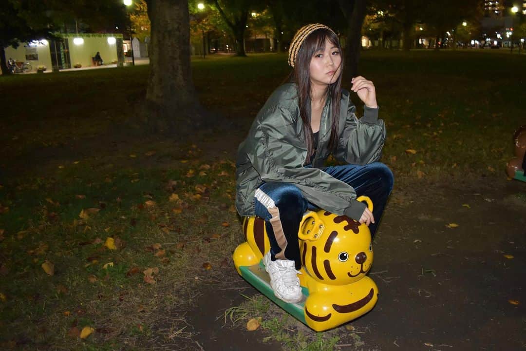 のインスタグラム：「🐯💥 帽子はおばあちゃんのてづくり。 📸 @ydh.inc . . .  #モデル #model #撮影 #shooting #fashion #japan #ファッション #me #tokyo #girl #beauty #東京 #japanese #被写体 #shoot #life #hashreco #healthy #photo #引き寄せの法則 #❤️ #love #happy #ig_portrait #portraits_dream #sakisourie . . .」