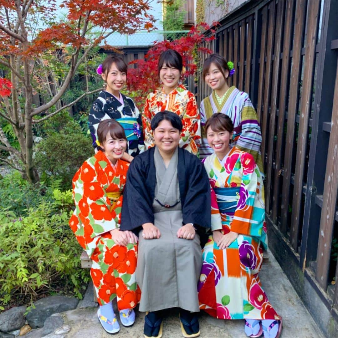 河谷麻瑚さんのインスタグラム写真 - (河谷麻瑚Instagram)「. 一気に更新してます。笑笑 . さてさて、 今週グッと寒くなりましたが・・・ 先週の京都は 紅葉が見頃でした🍁💓 . . 大学の友達と、 着物を着て散策〜〜😘🍁 秋の京都、 四季の中で一番好きです🤣💓 . . いつもの仲良しメンバー プラス、 京都出身のコバも一緒に😝 コバはパパみたいな存在😝！！ . とってもいいキャラしているんですよ〜〜🙆‍♂️💓 . #京都#紅葉#着物#散策#清水寺#南禅寺#早稲田大学#友達#石川テレビ#アナウンサー#河谷麻瑚 . 明日も頑張りましょう〜〜！ リフレッシュ是非ご覧ください😍⭐️」11月27日 21時40分 - makokawatani