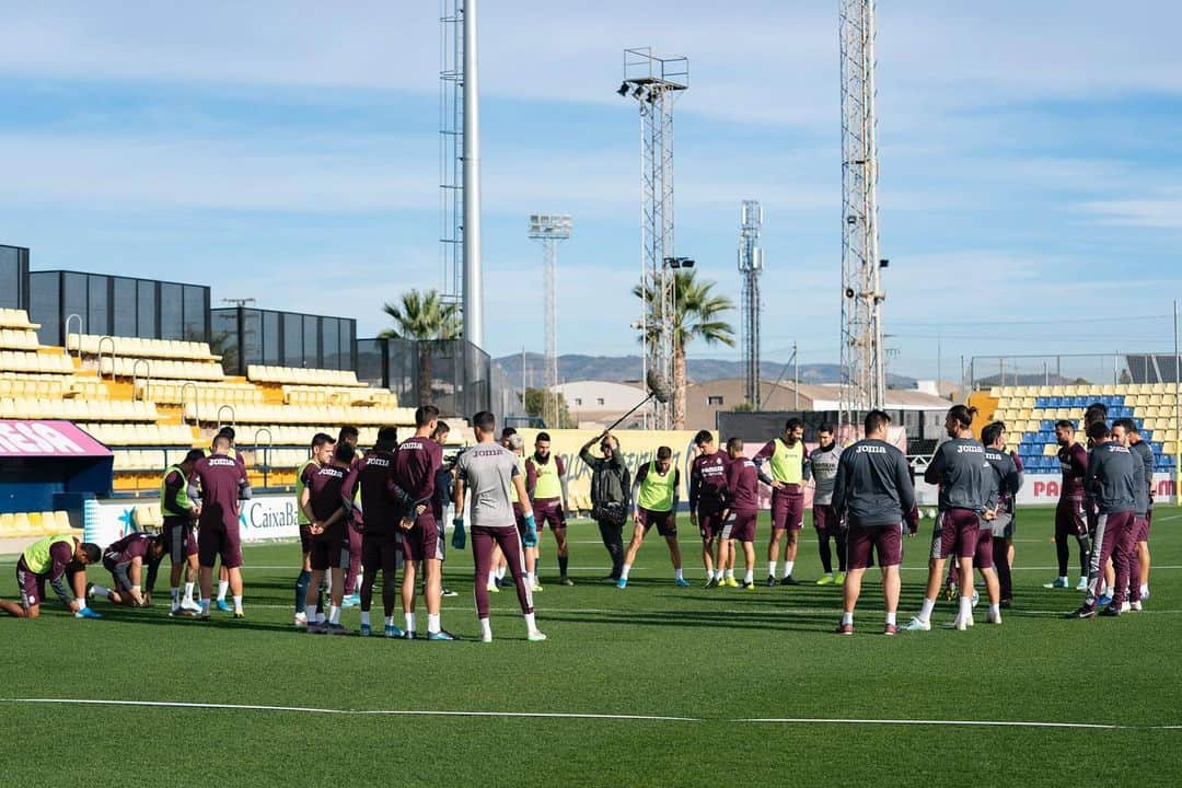 ビジャレアルCFさんのインスタグラム写真 - (ビジャレアルCFInstagram)「¡Preparando ya el  @valenciacf 🆚 #Villarreal del próximo sábado (21.00h, Mestalla)! .  #Villarreal #futbol #football #soccer #laliga」11月27日 21時55分 - villarrealcf