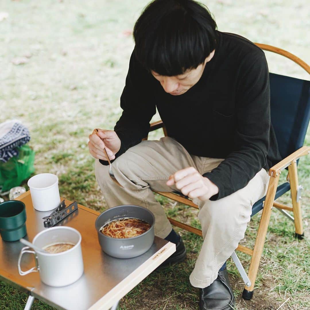 Takafumi Gotoのインスタグラム：「外で食べるラーメンはうまいなあ。SOTOだけに🍜」
