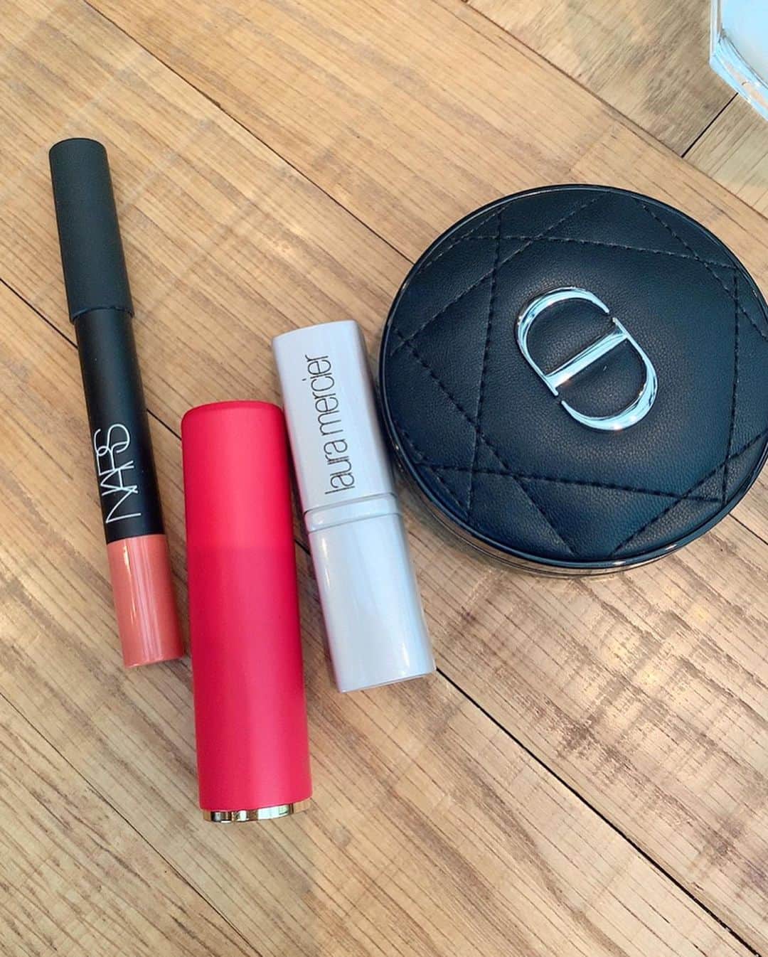 ハンナミさんのインスタグラム写真 - (ハンナミInstagram)「この日塗ってたlipも﻿ 一緒に残しておきますね☺️♥️﻿ ﻿ 발랐던 립스틱도 같이 올릴게요 :-)﻿ nars 2486﻿ lancome 157﻿ lauramercier lipbalm」11月27日 21時53分 - han_nami_