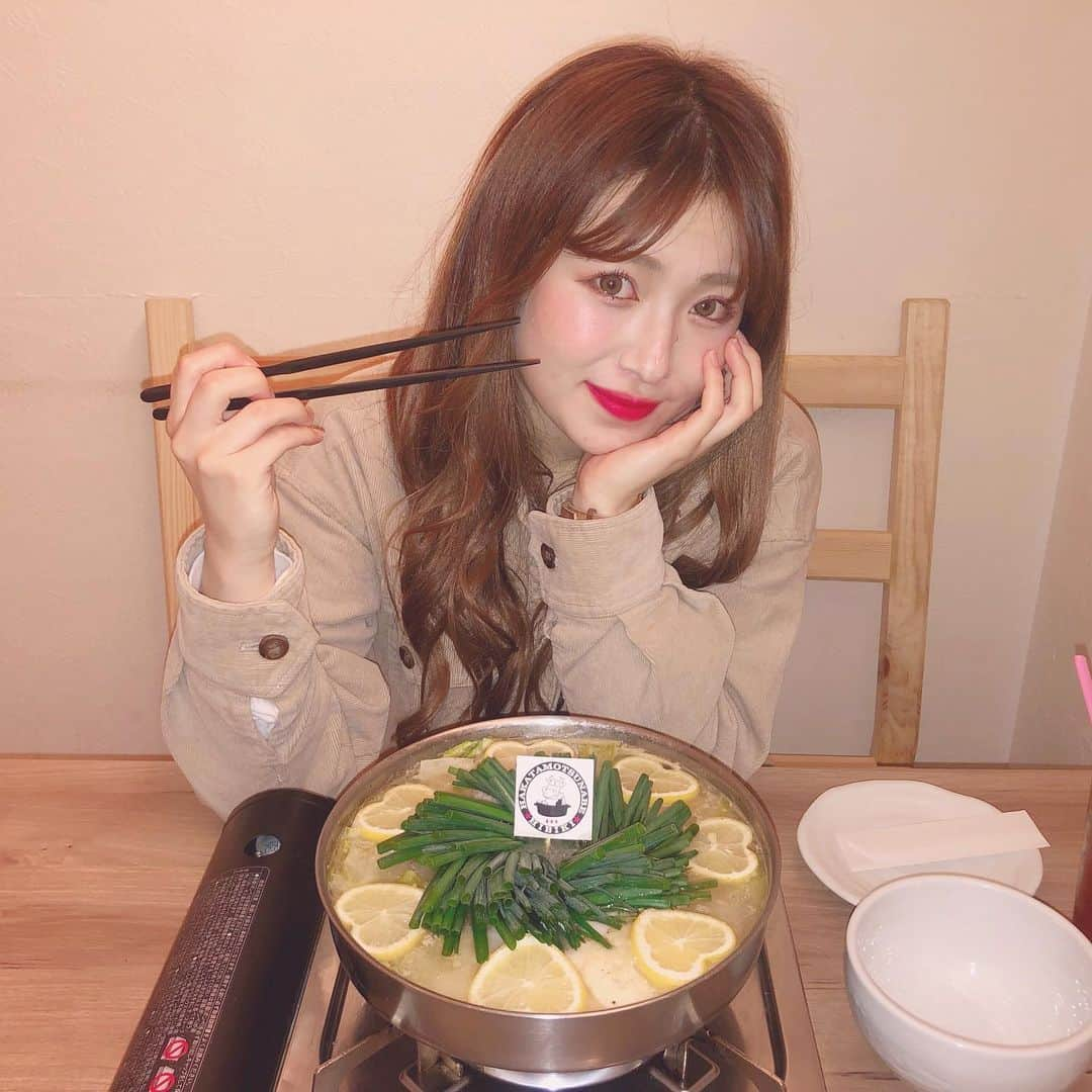 青木菜花さんのインスタグラム写真 - (青木菜花Instagram)「.﻿ .﻿ 美味しいもの食べてるときって幸せだよね🤤 みんななーにしてるの！！！！﻿ .﻿ .﻿ #福岡 #福岡観光 #もつ鍋 #響 #ハート #ハートレモン #レモンもつ鍋 #美味しい #インスタ映え #可愛い #instalove #instagood #instalike #l4l #instafood #love」11月27日 21時53分 - nanoka_0711