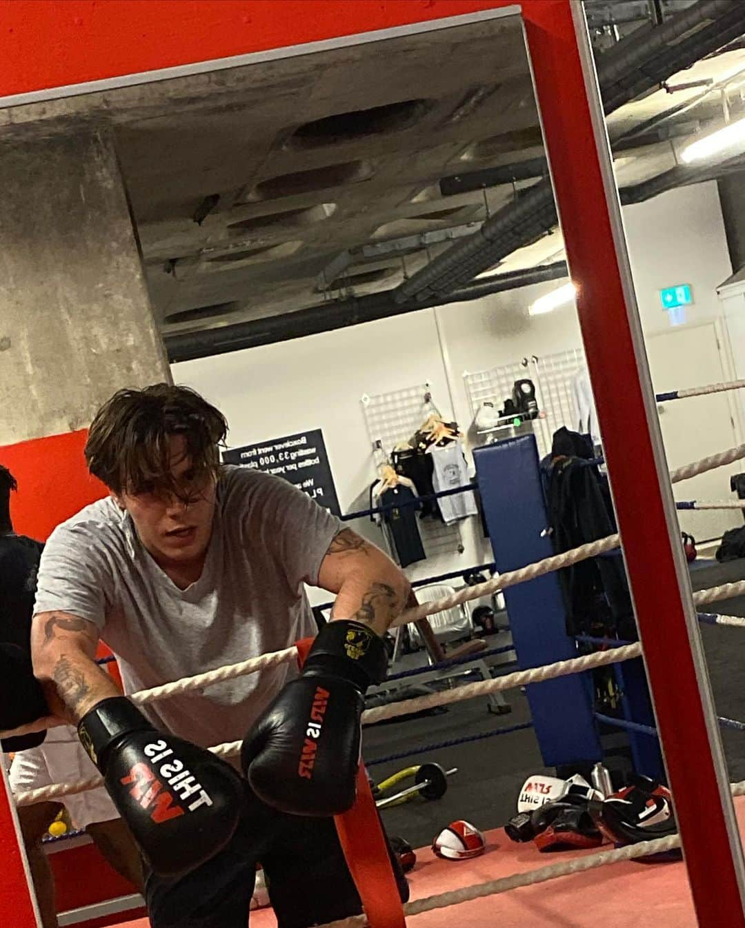 ブルックリン・ベッカムさんのインスタグラム写真 - (ブルックリン・ベッカムInstagram)「Getting back in the gym xx ❤️」11月27日 21時55分 - brooklynpeltzbeckham