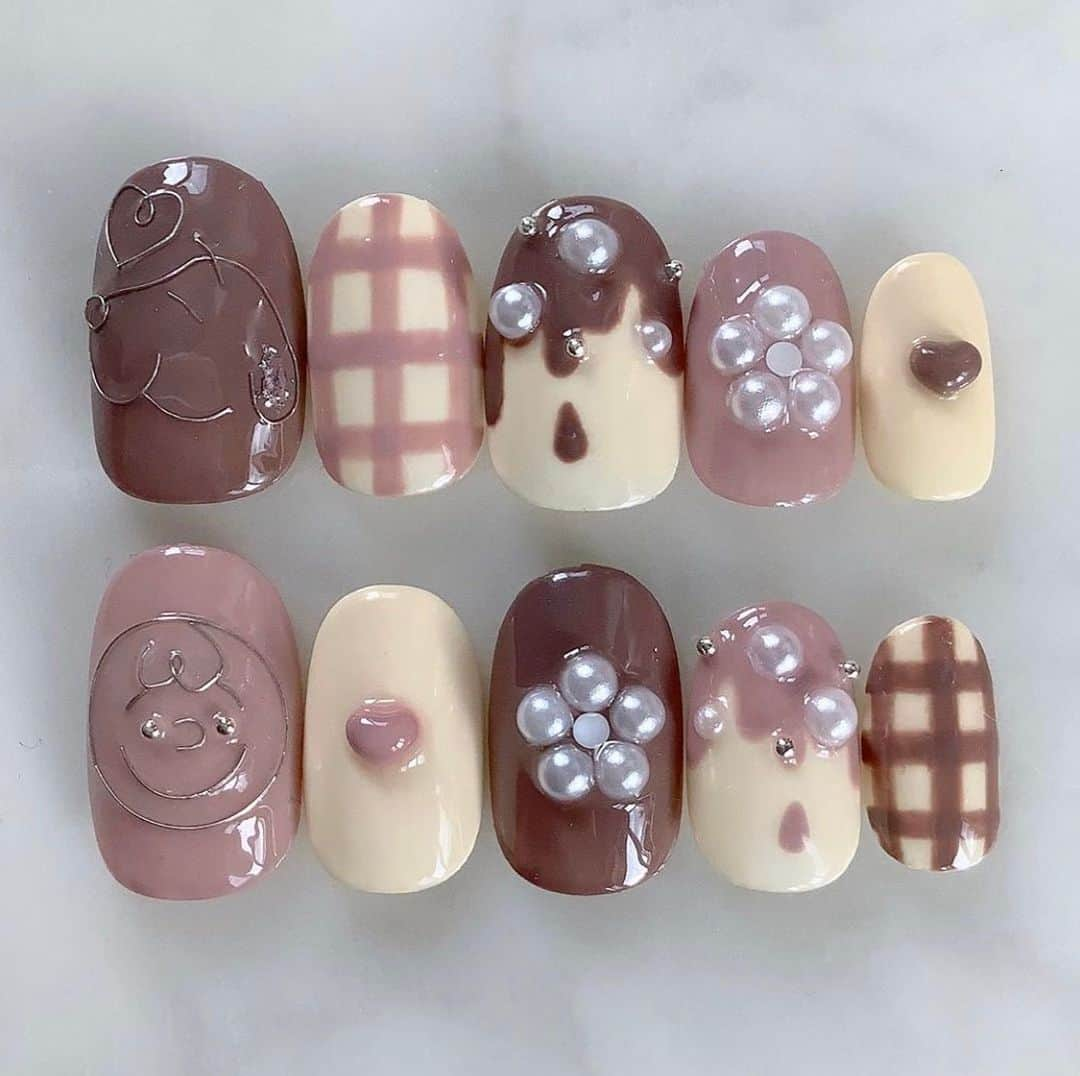 ピュアラモ@オフィシャルさんのインスタグラム写真 - (ピュアラモ@オフィシャルInstagram)「@chi_nailshop さんのネイル紹介💅 . 冬仕様カラー🍒✨ オーダーありがとうございました😊  #スヌーピーネイル #冬ネイル #ガーリーネイル #ハートネイル #フラワーネイル #チェックネイル #ネイルチップ販売#ネイルアート #ネイル好き #ネイル好きな人と繋がりたい #ネイル #nail #💅#置き画 #おきが倶楽部 #おきがくらぶ」11月27日 22時12分 - purelamo_official