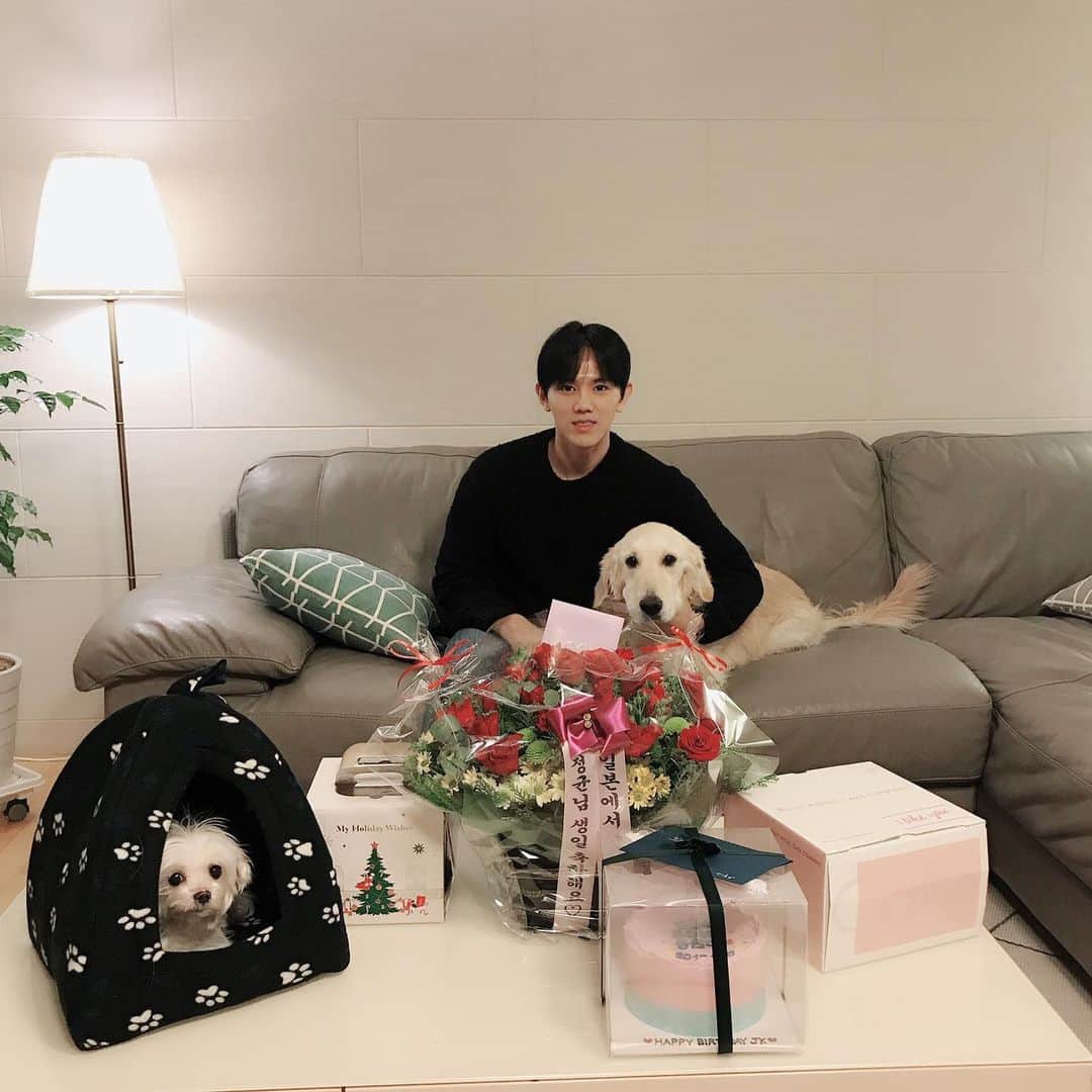ジョンギュンのインスタグラム：「축하해주신 모든 분들께 진심으로 감사드립니다🙏🏻더 성실하게 열심히 살겠습니다 #191127 #happybirthday」