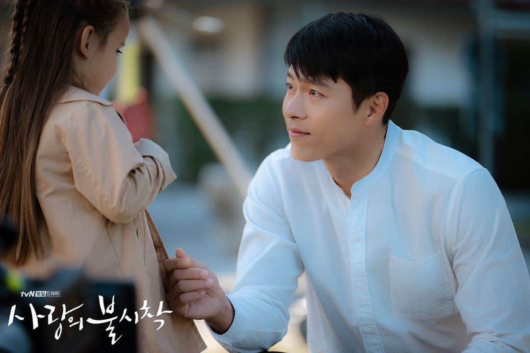 ヒョンビンのインスタグラム：「Sat 12/14 🪂 —— #crashlandingonyou #사랑의불시착 #hyunbin #현빈 #ヒョンビン #玄彬」