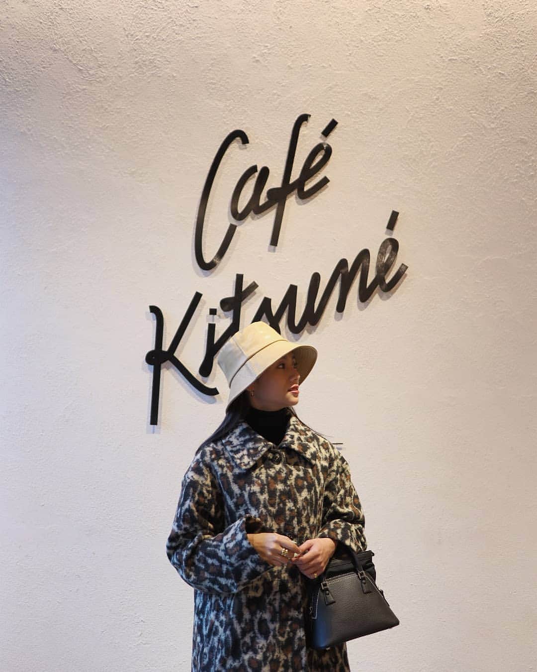 伊原葵さんのインスタグラム写真 - (伊原葵Instagram)「移転してからはじめて🦊 広くなってて、雰囲気も少しちがった☝️ . . 明日くらいにYouTubeに アウター紹介アップするね～！ もう少しお待ちを。。🙏🙏 . . #aocode #fashion #code #cafe #アオイのカフェ」11月27日 22時15分 - aoi186