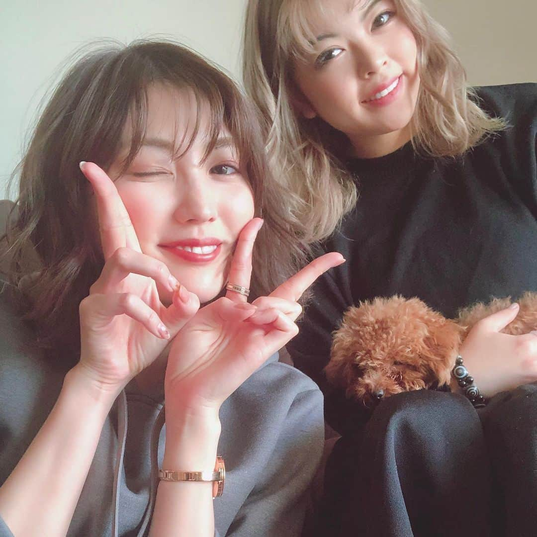 岩﨑名美さんのインスタグラム写真 - (岩﨑名美Instagram)「まったりお鍋したり、大好きなお酒をゆっくり飲んでドキュメンタルみて笑いまくって👭 休日の人たち。（笑）」11月27日 22時25分 - nami_iwasaki