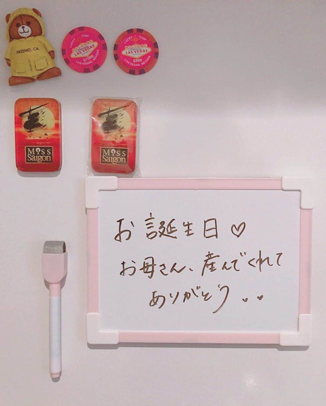青山郁代さんのインスタグラム写真 - (青山郁代Instagram)「本日、11/27日🎂🌙 また新しい歳を迎えることができました！ ・ ライブの準備でお誕生日ムードを自分では全く感じてなかったのですが、沢山の方からメッセージやご連絡いただき本当に嬉しいです✨ ・ ・ 事務所に届いたプレゼントやお手紙も💌 毎年覚えていてくださってありがとうございます。 ・ 改めてゆっくり読ませてください💕 誕生日当日の今日は、大好きなあの子と過ごしました☺️（そちらはまたこの次書きますね！） ・ ・ 昨日のお仕事は、新しい歳を迎えるラストdayにぴったりなお仕事でした。 ・ 夢だった衣装に袖を通して、 まだぜんぜん慣れなくて、 おぼつかない顔の自分の写真をあとあと見返し、 ニマニマしました。 ・ ・ 積み重ねな日々を、自分なりに、懸命に生きてきてくれた、 あの日やあの日やあの日の自分に、ちょっぴり感謝な気持ちになりました。 ・ ・ でも何よりも、周りにいてくださる皆さんの存在におっきな感謝と感謝と感謝でいっぱいです☺️✨ ・ ・ これからも、どうぞ、よろしくお願いいたします。 ・ ・ まずは最初のお仕事！ライブに向けて！！！！！あと数日全力疾走します🏃‍♀️💨✨✨ ・ ・ P.S 2枚目は我が家のキッチンです。 ・ ・ #青山郁代 #Birthday #感謝」11月27日 22時26分 - ikuyo_aoyama