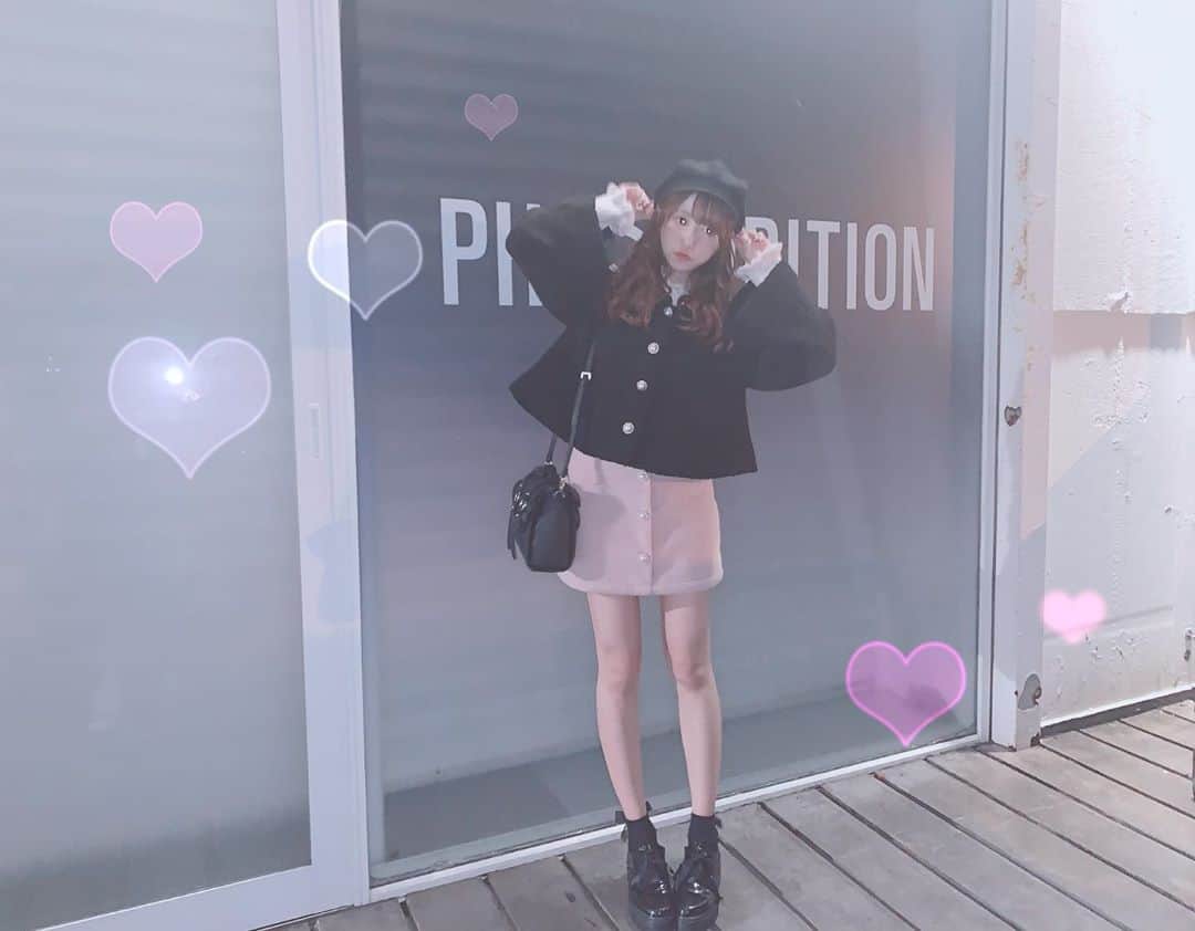 田口未彩のインスタグラム：「🎀 . . この前のお洋服🎀 . コートもスカートも ( @tittyandco_com )❤︎❤︎ . . #コーデ #冬コーデ #ティティーアンドコー #量産型女子 #量産型 #量産型コーデ #todayscode #イートミー #eatme #キャスケット #全身コーデ」