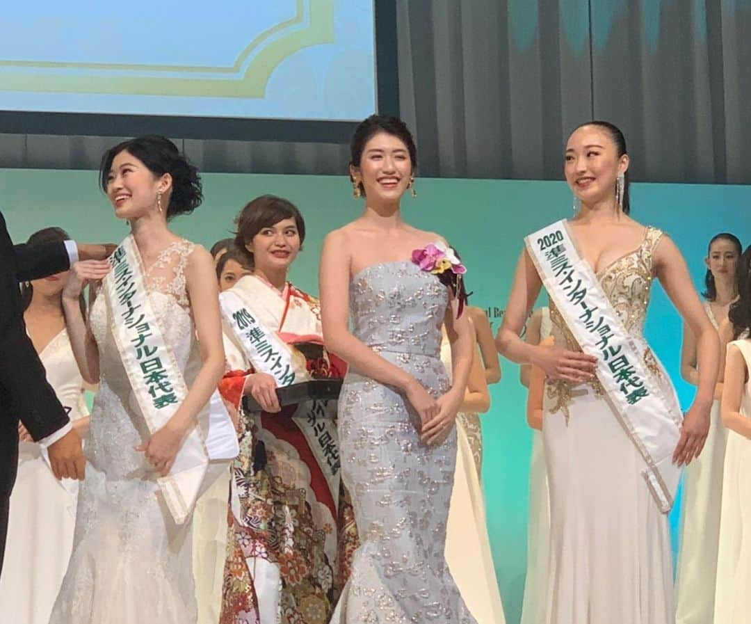 杉本雛乃さんのインスタグラム写真 - (杉本雛乃Instagram)「Miss International Japan 2020 👑 Chiho Terauchi @chiho_missinternational . . 1st runner-up Sanae Kangyu @sanaekangyu  2nd runner-up Minami Katsuno @minami_missinternational  3rd runner-up Ibuki Ishii @ibuki_ishii  4th runner-up Ai Naito @ainaito_missinternational . . 入賞者の皆さん、本当におめでとうございます💕 私は5位の愛ちゃんにクラウンをお渡ししました。 表彰式での皆さんは、本当に素敵な笑顔が輝いていました✨ . 千穂さん、 これから沢山の人に愛されて、素敵な1年を送って下さい💕 ずっとずっと、応援しています！ どうしていいか分からなくなった時は、 朋峰ちゃんや、私や、OGの皆さんに、 いつでも頼って下さいね😌 . 最前列の特等席から見たファイナリストの皆さんは、 本当に本当に輝いていました😌✨ この大会が皆さんにとって素敵な財産となりますように...！ . #missinternationaljapan2020」11月27日 22時34分 - hinano_sugimoto