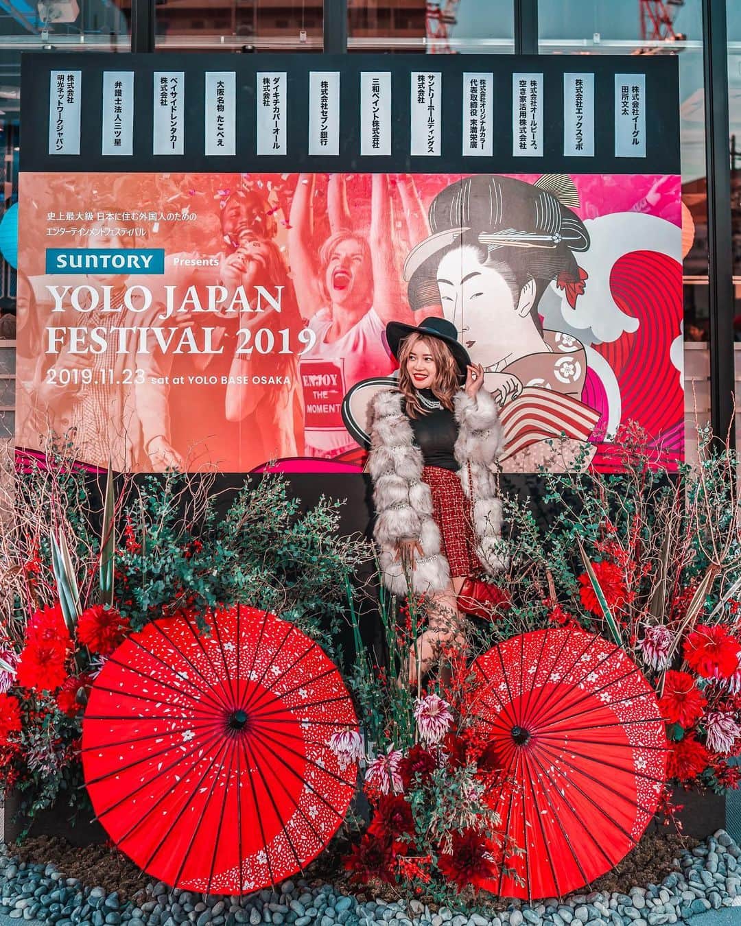 のインスタグラム：「Visited YOLO JAPAN Festival 2019 at YOLO BASE in Osaka last weekend. The event is full of foods all over the world (even Indonesia) and it is the place where all foreigners can come, gather, and find informations about jobs in Japan. I had so much fun exploring the event where they had Suntory Drink booth, and also Ashiyu (Foot Spa)  The event was free for public and even we received one drink ticket, which I ordered Suntory Beer. But, after that I just had to buy the second drink which is their ROCK GIN that I love 💖 How about you? Have you ever tried Suntory drinks? Whats your favorite? #suntorytime #pr #yolofes @suntorytime_official @yorimichi.japan」