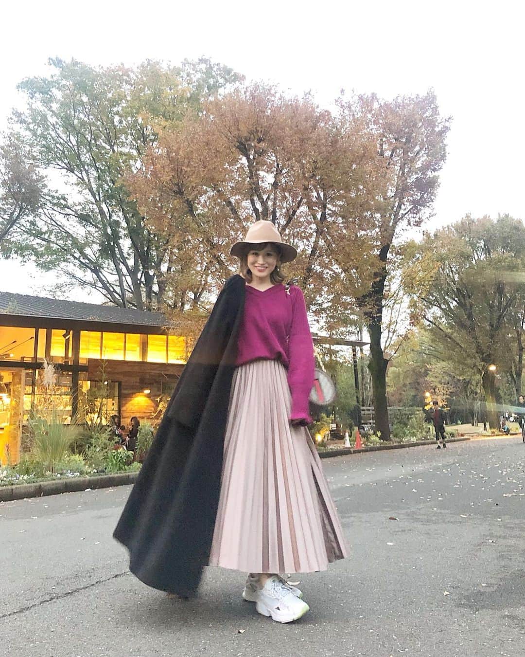 都築青空さんのインスタグラム写真 - (都築青空Instagram)「この前の休日に 初めて駒沢公園に行った☕️ ワンコの街すぎて最高だった🐶✨ . .  coat @munich_official knit @munich_official . .  #Munich #munich_jp #zozotown #fashion #women #wearista #knit #onepiece #mn192u30 #あおぞら私服 #駒沢公園 #ootd#outfit#mylook#fashion#プチプラコーデ #今日のコーデ#きょコ #154cmコーデ#おチビコーデ #チビコーデ #シンプルコーデ#カジュアルコーデ#お洒落さんと繋がりたい #着回しコーデ」11月27日 22時45分 - aozora723