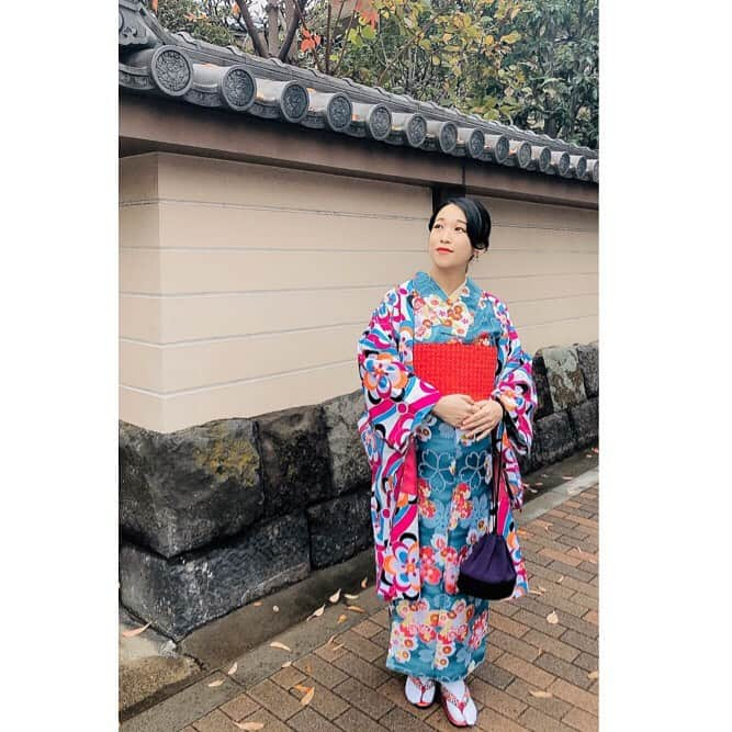 世手子さんのインスタグラム写真 - (世手子Instagram)「I wore a kimono in 10 months of pregnancy♪(๑ᴖ◡ᴖ๑)♪ I was able to take a walk around Asakusa and it was a good memory((o(^∇^)o)) Thank you everybody(*^▽^*) Always for the kind comments✌︎('ω'✌︎ ) @nicekimono  #ナイスきものレンタル で #浅草着物レンタル したよー(*´∇｀*) #妊娠10ヶ月 #臨月 #38週 で #着物コーディネート 着れた(*´-`) 年内で着れて嬉しい(//∇//) #妊娠糖尿病 で #ダイエット してなかったら もしかしたら着れなかったかもしれないw 時代劇『大奥』で実際に使用された打掛も着れたよー^_−☆ 手ぶらでok(*'ω'*) そして #妊婦ok (*´꒳`*) #着物ヘアアレンジ もしてもらった（^人^） ☆着物+大奥打ち掛け★ 一番人気のコースだょ╰(*´︶`*)╯♡ #浅草らしい レトロポップな大柄デザインが派手だけど全然馴染んで、楽しかった(^з^)-☆ 羽織りもめっちゃ可愛かった！ #妊婦着物 似合ってますか？ww 足袋はお持ち帰りできちゃったd(^_^o) #妊婦コーデ #妊婦コーディネート #妊婦着物シリーズ  #台湾人店長 #asakusa #kimono #kimonorental #出租和服 #體驗和服 #pr #コラボベース」11月27日 22時55分 - rojide