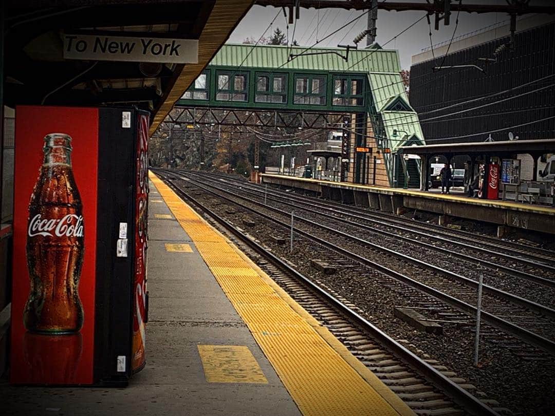 ロン・ハワードさんのインスタグラム写真 - (ロン・ハワードInstagram)「kinda looks like I missed my train. Hope you do better with your commute and have a fine and safe #ThanksgivingWeekend」11月27日 22時48分 - realronhoward