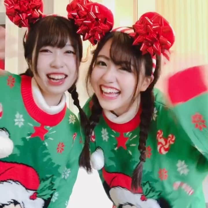 河村友歌のインスタグラム：「#変身動画 音量注意！ クリスマスの化身になりました👏 #ディズニーランド #クリスマスディズニー #disney #disneyland #disneychristmas」