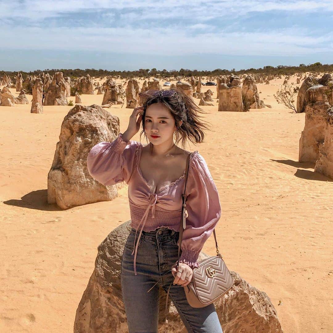 柯柯YELIZのインスタグラム：「少發一張決定重發🤣 最想看晚上的The Pinnacles 網路看起來超級美的❤️😍」