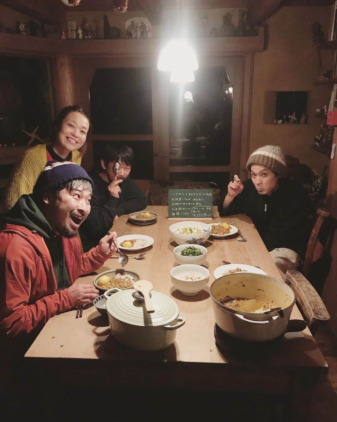 松本野々歩のインスタグラム：「ロバート・バーローのリハーサル 母が　激ウマカレーと付け合わせを作ってくれてさ なんかみんな　ホッとして ちょっとおつかれの心も頭もほぐれた〜ん 小田家のお野菜（トーチファーム @torchfarm ）も元気をくれる  12月1日　あそびの教室スペシャル　もうじきチケット完売ですぞ」
