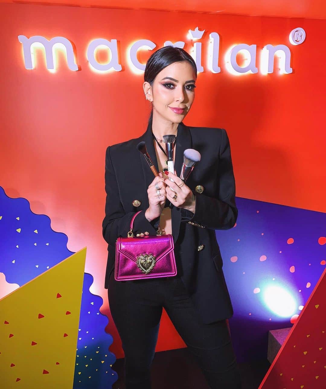 Gabriela Salesのインスタグラム：「Você pode ser o que você quiser, inclusive ser você mesmo! Adorei essa nova fase e identidade da @macrilanoficial !!! O evento foi incrível e refletiu muito esse novo momento da marca, que, aliás, adoro!!! Vejam mais nos stories ❤️❤️❤️*publi #macrilan #sejavcagora」