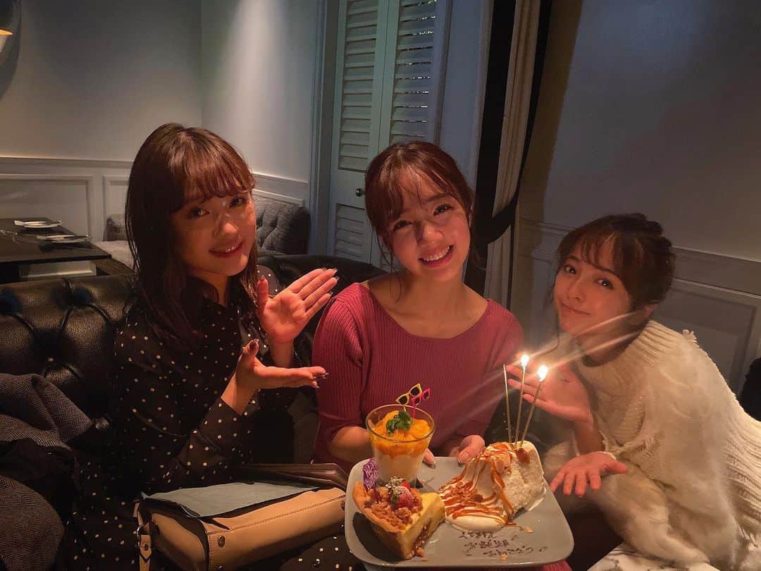 黒口那津のインスタグラム：「くるみちゃん✨ スマートフォンデュぶりに会いました💓 りんちゃん なんだかんだあってる🤭💓 まゆさん ご結婚おめでとうございます㊗️㊗️ 楽しい女子会でした！！ 大人になってから仲良くなれる関係って本当に大切にしたいね💓💓」