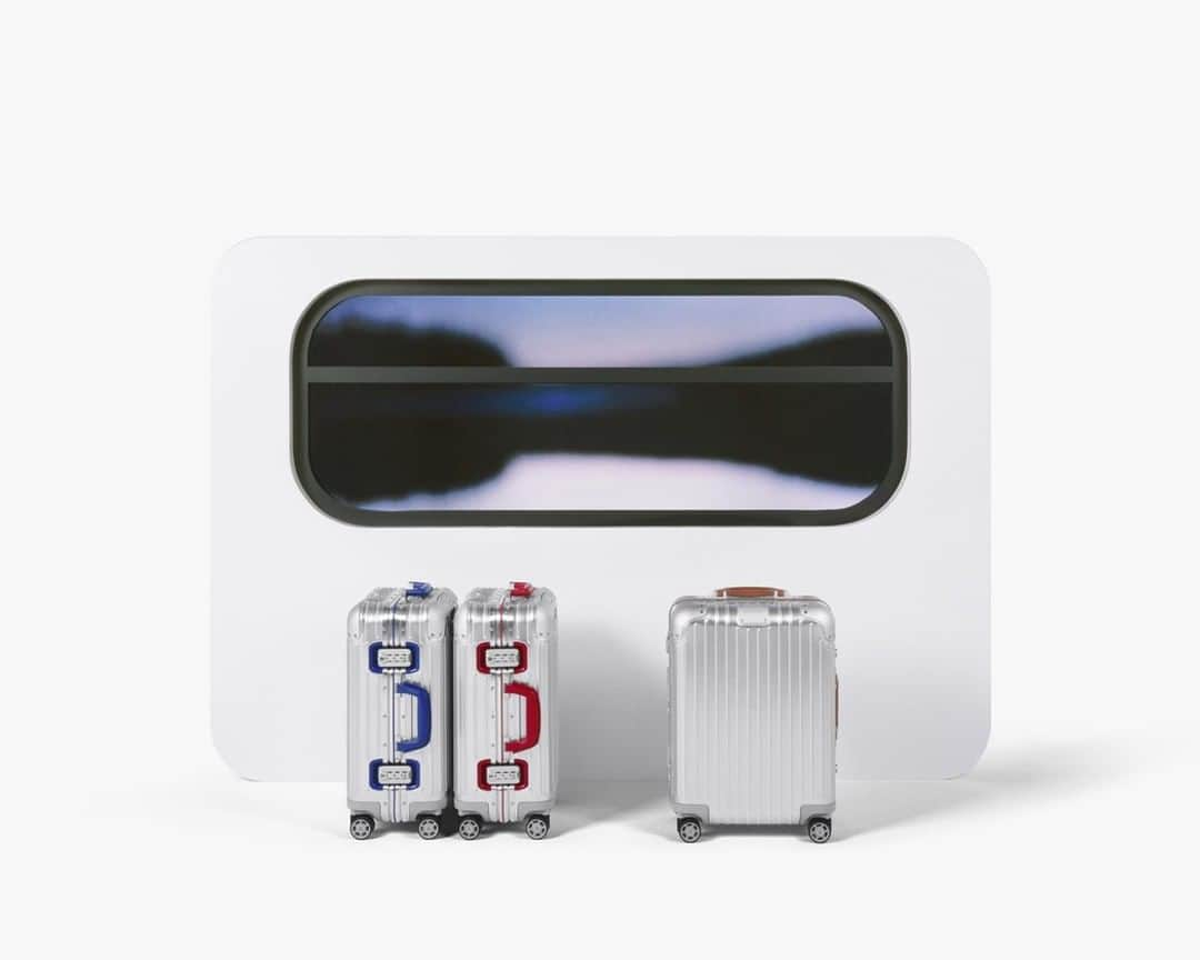 リモワさんのインスタグラム写真 - (リモワInstagram)「Where will your travels take you for the holidays?⁣ ⁣⁣⁣⁣⁣⁣ ⁣⁣⁣#RIMOWAholiday #RIMOWAtwist #RIMOWAoriginal」11月27日 23時00分 - rimowa