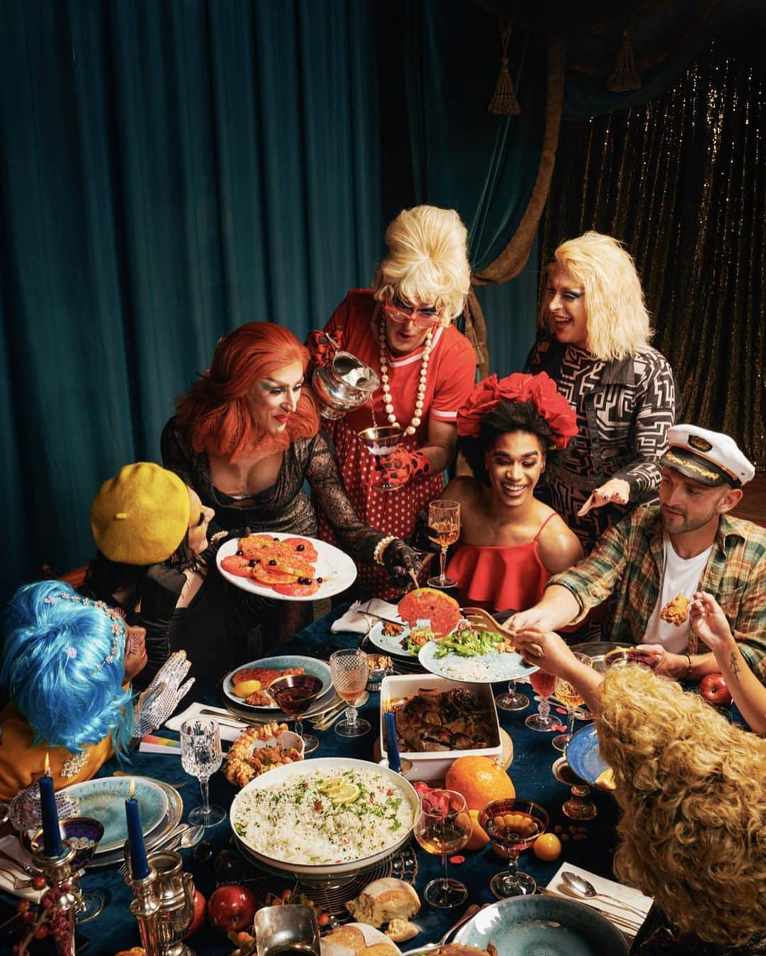 Airbnbさんのインスタグラム写真 - (AirbnbInstagram)「Now you can cook classic Portuguese recipes in drag on @AirbnbExperiences. Pedro, a.k.a. Teresa Al Dente, shares his love of food and performance in an unforgettable night. Start by getting into character with a full makeover. Then step into the kitchen to make flaming chorizo, stone soup, and other traditional dishes Pedro learned from his family. You’ll share dinner with a cast of professional drag queens, followed by dessert and lip syncing.  Make the family recipe with Pedro, or explore more than 3,000 cooking experiences now on Airbnb. Link in bio.」11月27日 23時03分 - airbnb