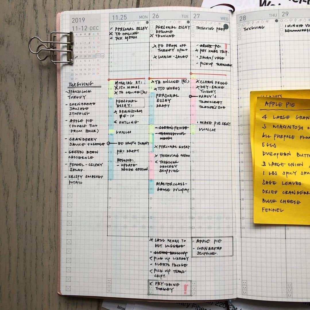 Dara M.のインスタグラム：「Moved in! Thanksgiving planning in full swing in my 2020 Jibun Techo Lite. I’m really loving the faint lines in this version. Reminds me of hobo cousin’s weekly view. #planner #minimalistplanner #weeklyspread #jibuntecho #functionalplanning」