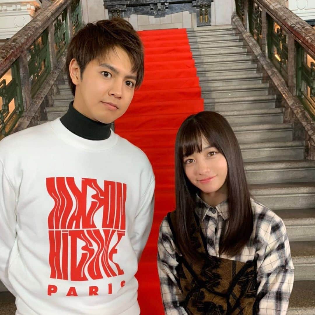 映画『午前0時、キスしに来てよ』のインスタグラム：「‪💋✨パネル・衣装展、開催中！✨💋‬﻿ ﻿ ‪#0キス のたいせつなシーンのロケ地になった、名古屋市市政資料館にてパネル・衣装展が12/6（金）まで開催中～✨！‬﻿ ﻿ ‪先日、#片寄涼太 さんと #橋本環奈 さんで名古屋キャンペーンをした際にサインも✍✍💙‬﻿ ‪（その動画はまた後日...）‬﻿ ﻿ ‪#午前0時キスしに来てよ‬﻿ #公開日も12月6日﻿ #サイン動画もとてもたのしげ 😂﻿ #おたのしみに 💕﻿ #名古屋 #ロケ地 #あのシーン」