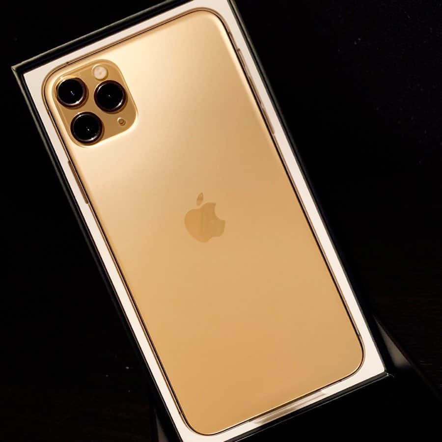 JULIANさんのインスタグラム写真 - (JULIANInstagram)「I am very grateful♡ NEW📲 iPhone11 Pro Max 512GB  #iphone #iphone11 #apple  #iphone11promax #gold  #caseiphone #iphonecase #アイフォーン #アイフォン #アップル #アイフォンケース #アイフォン11プロ  #ゴールド　 #携帯　#携帯ケース　 #スマホ　#スマホケース  #モデル #ファッションモデル  #ファッションショー  #撮影 #撮影モデル #メンズモデル #メンズファッション #インフルエンサー　#インスタグラマー #お洒落さんと繋がりたい #写真好きな人と繋がりたい #カメラ」11月27日 23時10分 - julian_official_jp