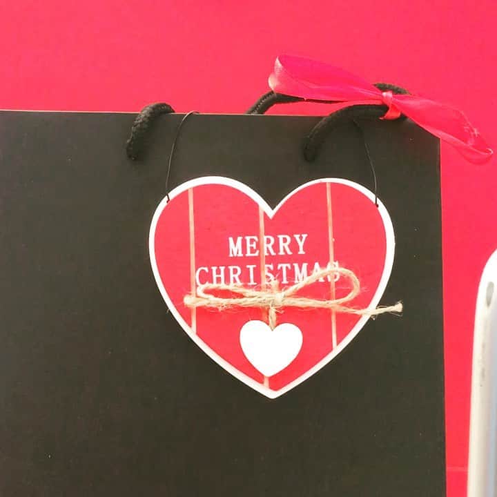 メイデンアートのインスタグラム：「Don’t miss out our new Jewelry perfect for Christmas 🎄 Gifts 🎁❤️❤️❤️ . #cransmontana #cransmontanaabsolutely #maidenart #bohojewelry #bohochic #bohostyle #angera #varese #lakemaggiore #varesetheplacetobe #gift #giftideas #giftideasforher」
