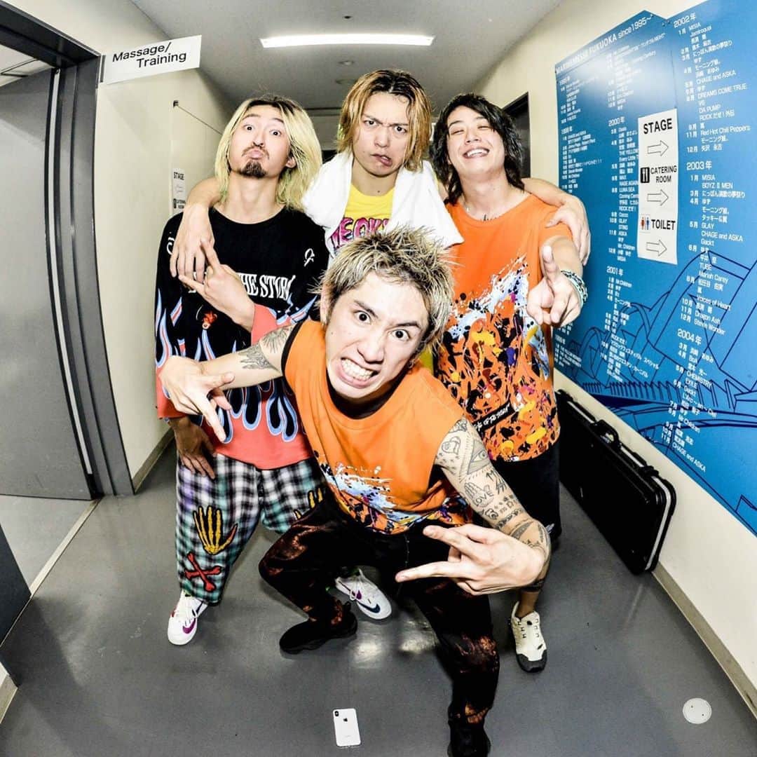のインスタグラム：「マリンメッセ福岡でのONE OK ROCK “EYE OF THE STORM”JAPAN TOUR2019-20202days初日撮影終了！明日もヴァシャっと撮るど！写真はライブ直後のワンオク！ #サウシュー #soundshooter #oneokrock #oor #福岡 #eyeofthestormjapantour #ワンオク」