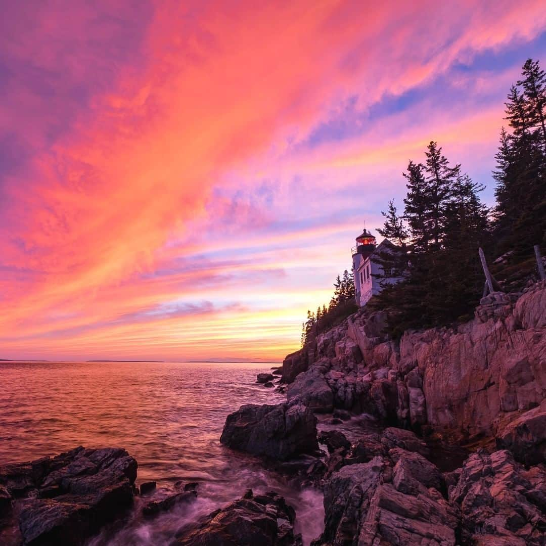 アメリカ内務省さんのインスタグラム写真 - (アメリカ内務省Instagram)「For mariners, lighthouses are like family. They warn you of danger and help you find your way. Bass Harbor Head Light is the only lighthouse on Mount Desert Island and a must-see for visitors to #Acadia #NationalPark in #Maine. The United States Coast Guard operates and maintains the lighthouse, which also serves as a residence for the local commander. While the lighthouse is not open to the public, visitors can view it up close by way of a short paved path or take a trail and stairway to view it from the shoreline. It’s the perfect place to enjoy the sunset. Photo @AcadiaNPS by York Chen (www.sharetheexperience.org). #travel #FindYourPark #usinterior」11月28日 10時10分 - usinterior