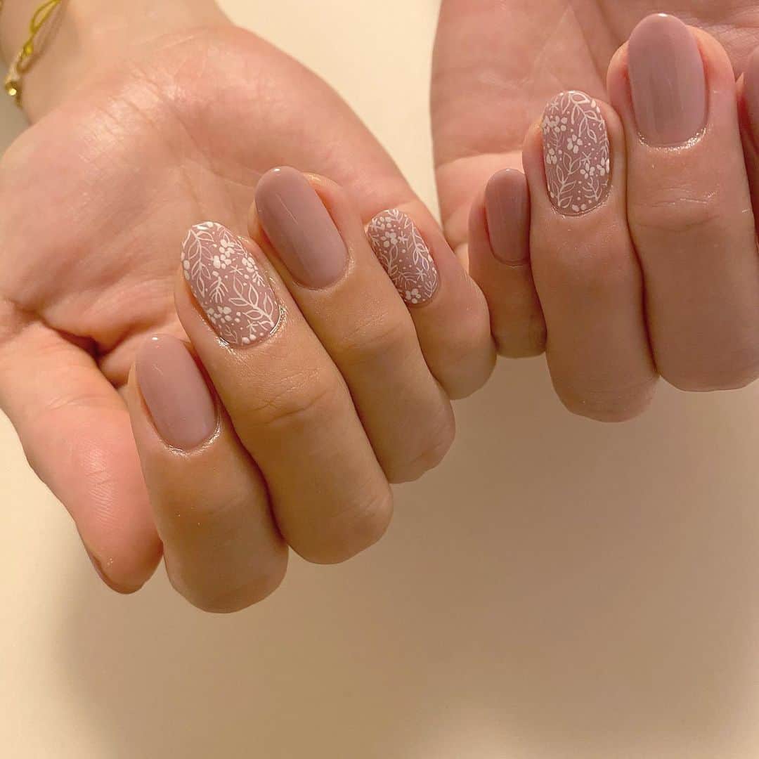 のインスタグラム：「#nails #Anela #art #手描き #ネイル #シンプルネイル #大人ネイル #スモーキーカラー」