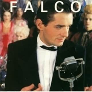 のインスタグラム：「今日の一曲はガラッと趣を変えてオーストリア出身のFalcoで1985年の『Rock Me Amadeus』です✨ アルバム「Falco 3」に収録。 ファルコは残念なことに1998年に交通事故で他界していますが、 当時ヨーロッパは勿論アメリカ、日本でも大ヒットした強烈なインパクトの一曲です👍 (№84) #歌舞伎#中村松江 #falco #rockmeamadeus #falco3」