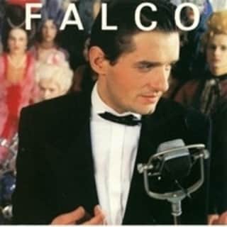 中村松江さんのインスタグラム写真 - (中村松江Instagram)「今日の一曲はガラッと趣を変えてオーストリア出身のFalcoで1985年の『Rock Me Amadeus』です✨ アルバム「Falco 3」に収録。 ファルコは残念なことに1998年に交通事故で他界していますが、 当時ヨーロッパは勿論アメリカ、日本でも大ヒットした強烈なインパクトの一曲です👍 (№84) #歌舞伎#中村松江 #falco #rockmeamadeus #falco3」11月28日 10時12分 - matsue_nakamuraofficial