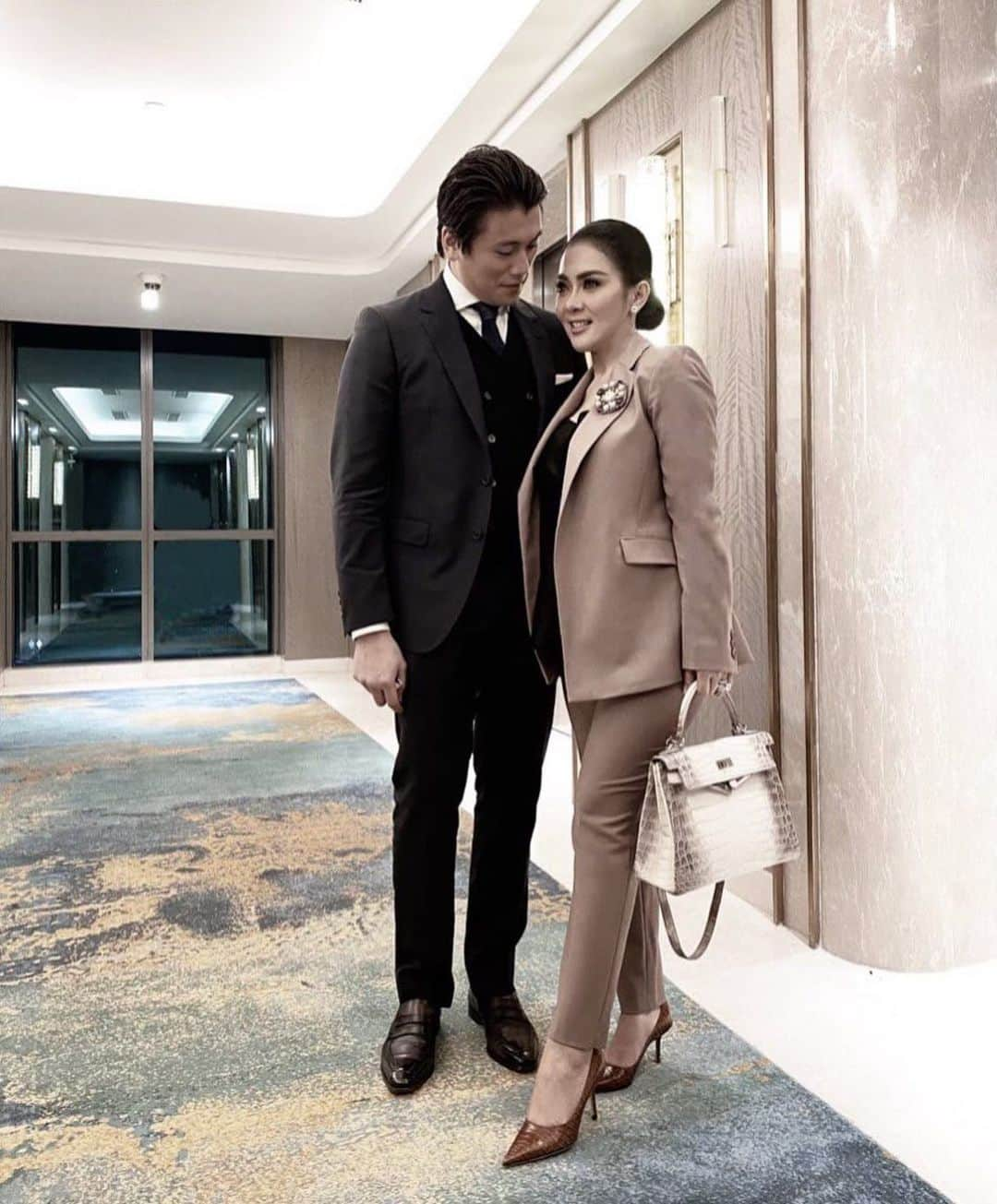 Syahriniさんのインスタグラム写真 - (SyahriniInstagram)「• Ever Thine, Ever Mine, Ever Ours ! ••• Mr. And Mrs. Barack @reinobarack ! ________________SYR_______________  #PrincesSyahrini」11月28日 10時13分 - princessyahrini