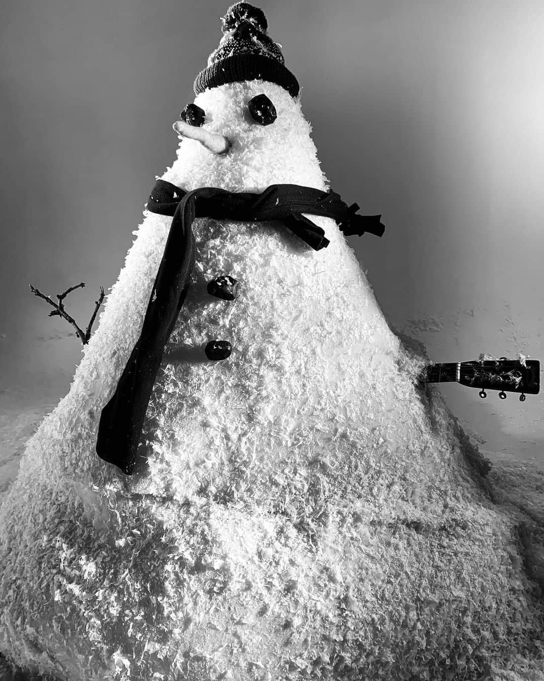 ブライアン・アダムスのインスタグラム：「A new video for my 1984 song “Christmas Time” coming out next week ⛄️🎅🏻🎄🎁 #abouttime #bryanadamschristmas」
