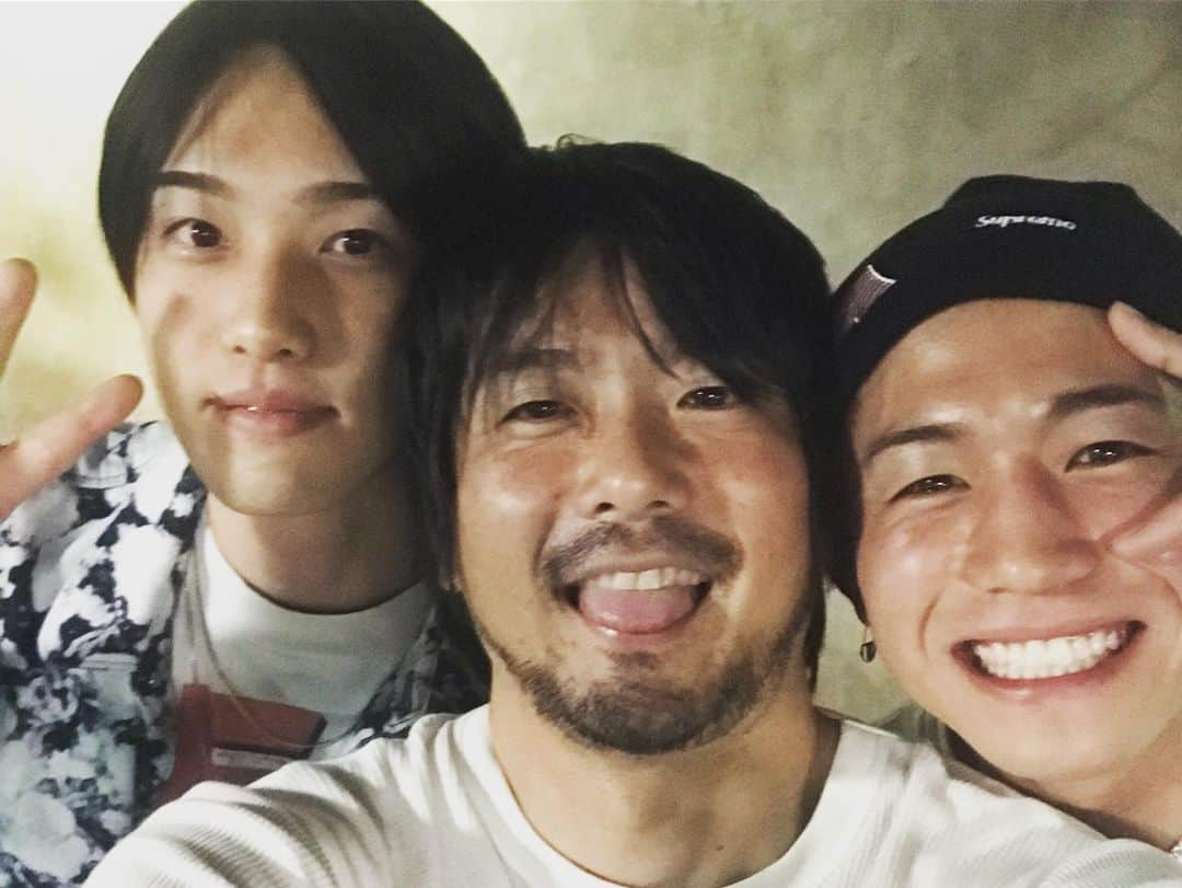 平沼紀久さんのインスタグラム写真 - (平沼紀久Instagram)「年末に向けて怒涛の収録🎙  ゲストは、FANTASTICSの澤夏、堀夏、レイヤ、ケイト‼️ 澤夏が居ない💦笑 収録後、直ぐに次へ💨  楽しい収録でした‼️ 4週に渡ってFANTASTICS‼️⤴️ んで、久々に飲みに🍻  #ノリノリでいこうぜ #毎週月曜日 #20時半から #@fm」11月28日 9時59分 - norihisahiranuma