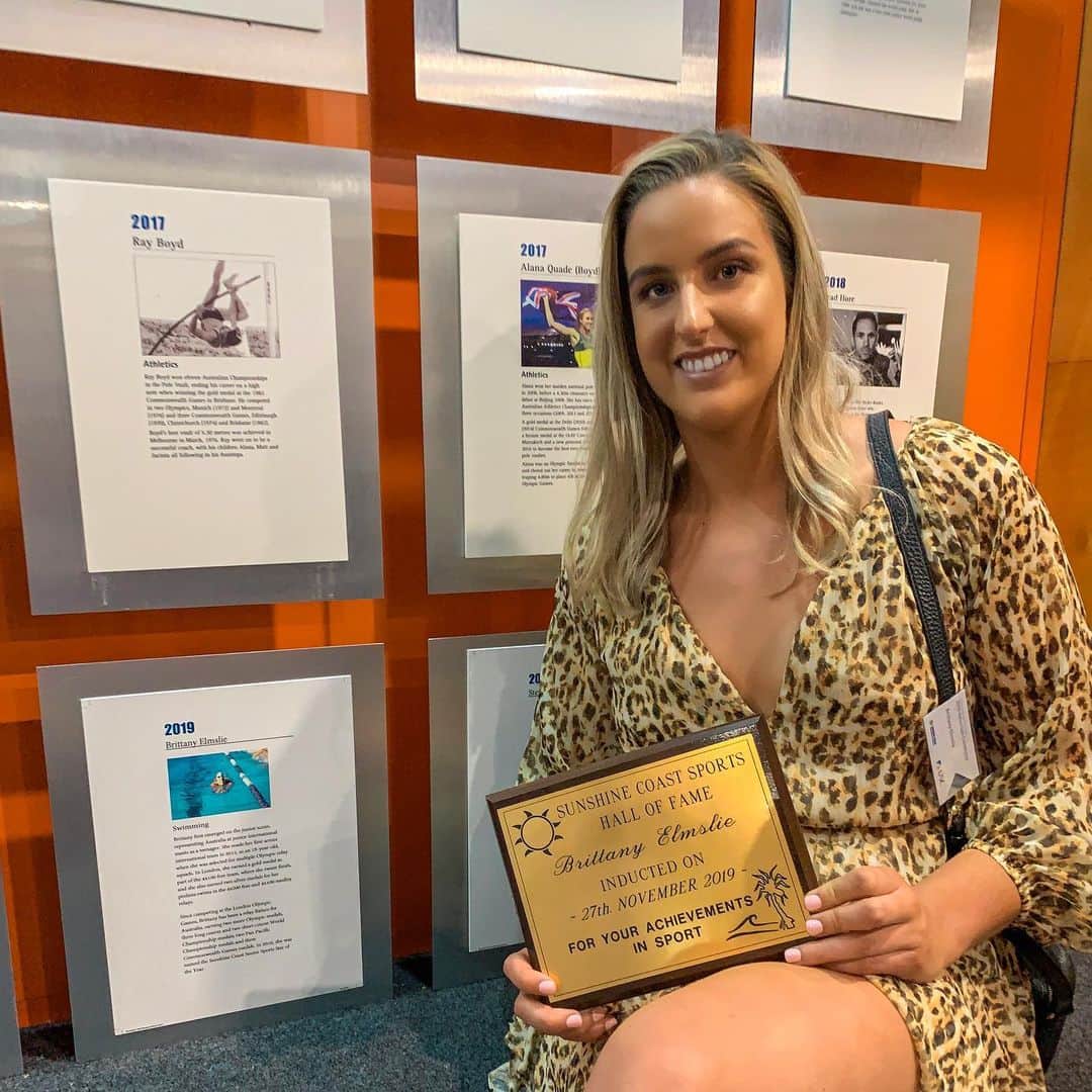 ブリタニー・エルムズリーのインスタグラム：「What an honour it is to be inducted into the SUNSHINE COAST SPORTS HALL OF FAME at 25 years young😌 Since retiring earlier this year I have only just processed the level of dedication and sacrifice that is made daily to be able to be a world class athlete! No matter where I live in the world Noosa will always be home and I am beyond fortunate to have experienced the success I did. As one door closes many other doors have opened and I take with me everything swimming has taught me about life so far👊🏼 #staytuned #dreambig #goldenperspective」