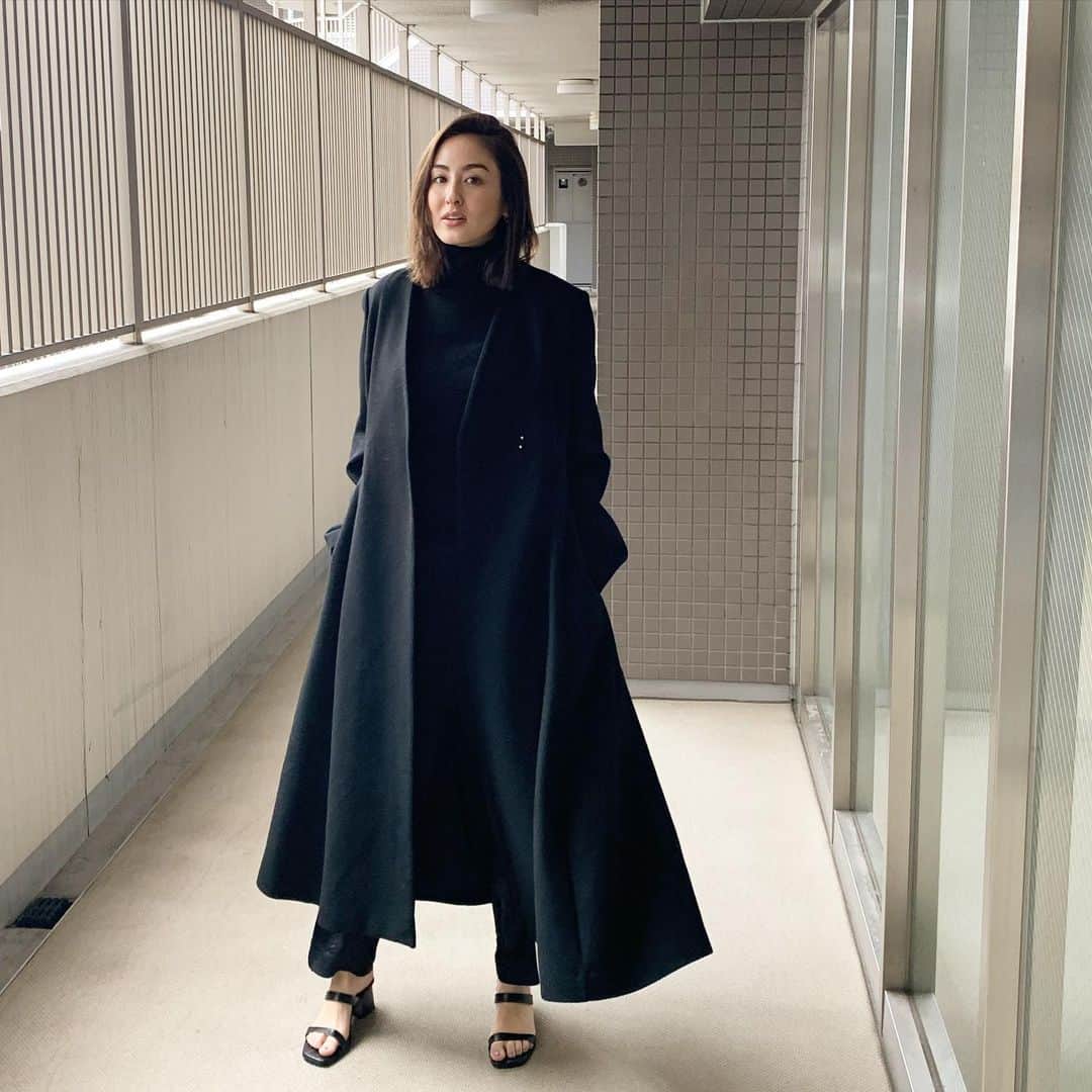 オードリー亜谷香のインスタグラム：「Forget sweater weather,  it’s coat weather ⛄️ #celford #セルフォード #CELFORDAW19 @celford_official」