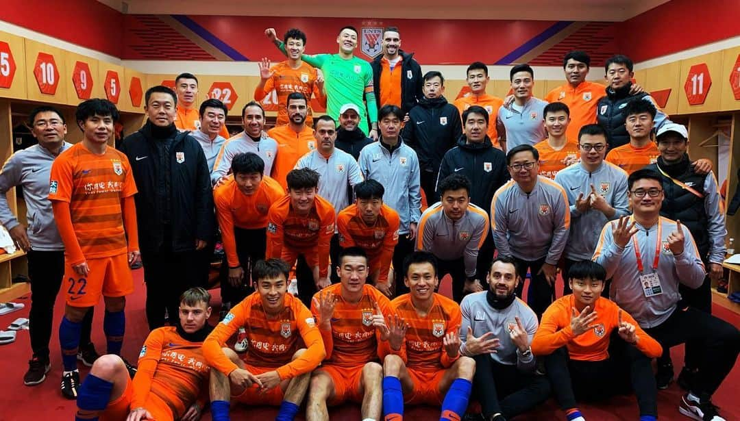 グラツィアーノ・ペッレさんのインスタグラム写真 - (グラツィアーノ・ペッレInstagram)「Last home game of the season 🙏and another great victory for our fans 🧡🧡🧡 So happy to have scored again 💪🏽28⚽️ #focus」11月28日 1時19分 - gpelle19_official