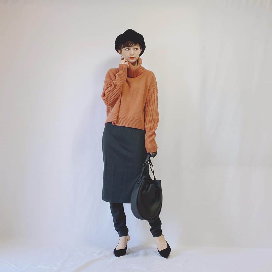 yukichi_yukiさんのインスタグラム写真 - (yukichi_yukiInstagram)「おんなじスカート着まわしました。💕 色の雰囲気だけでもだいぶかわるんだなぁー 靴も飾りを取り外しただけで、同じものです！  #ゆきちゆき #ゆきちふく  #eclin#ca4la#beams#journalstandard#ameri#auntmaries#spickandspan」11月28日 1時23分 - yukichi_yuki