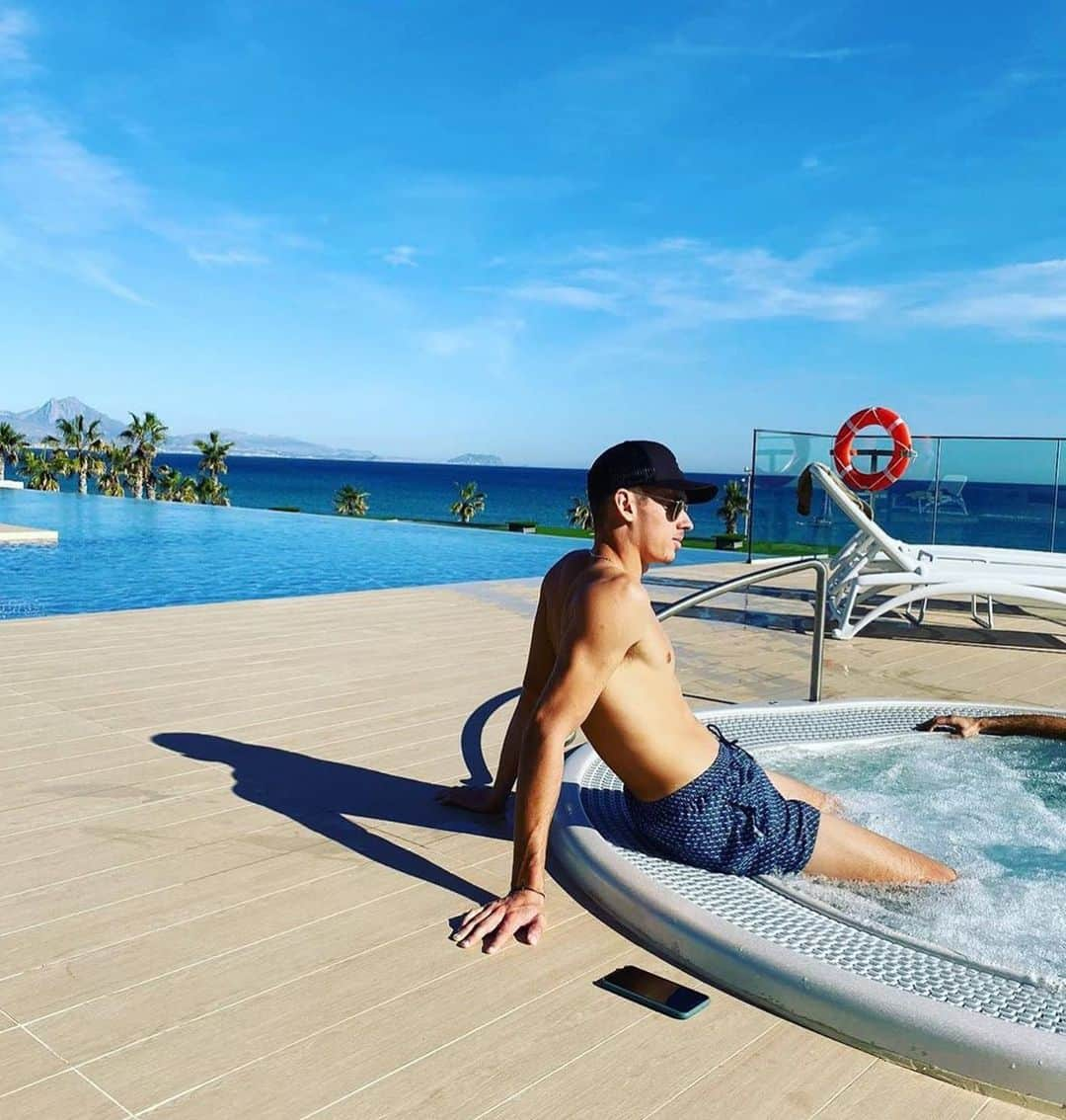 ATP World Tourさんのインスタグラム写真 - (ATP World TourInstagram)「Time to recharge 🔋😎」11月28日 1時32分 - atptour