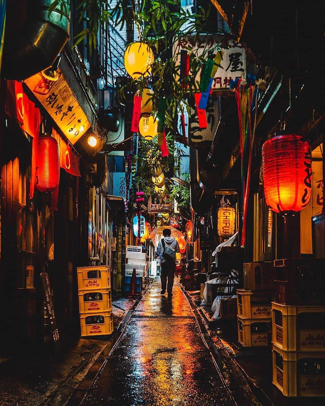 デルタ航空さんのインスタグラム写真 - (デルタ航空Instagram)「Rain or shine, every street in Tokyo leads to something colorful.  Tap our link in bio for Black Friday Award deals to Tokyo. Terms apply.  Photo: @tokyo.ig」11月28日 1時41分 - delta