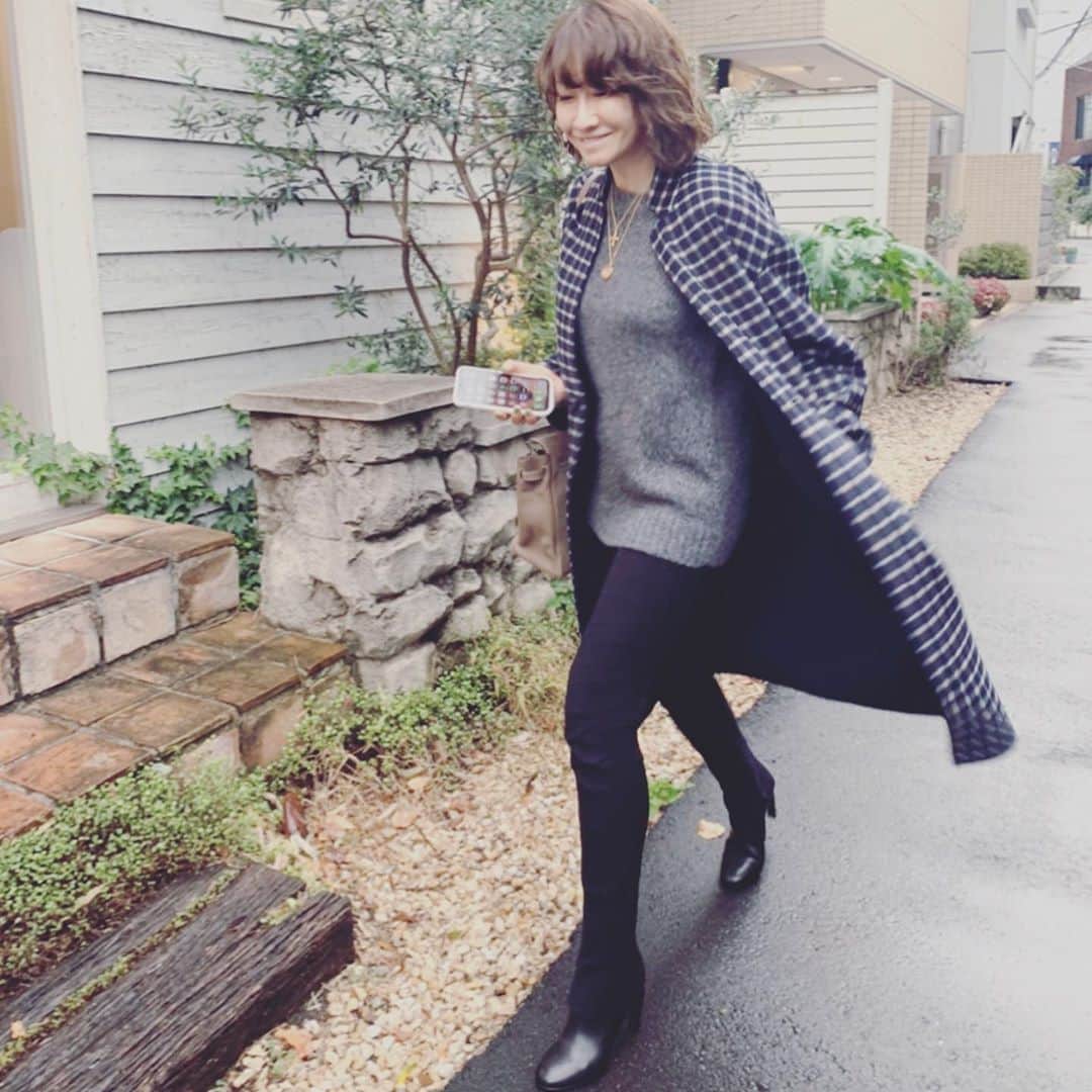 風間ゆみえのインスタグラム：「ネイビーのリバーシブルコートに、ウォームアップレギンス‼︎ どちらも軽くて暖かい♡  @la_marine_francaise_official  #yumie_k_style」