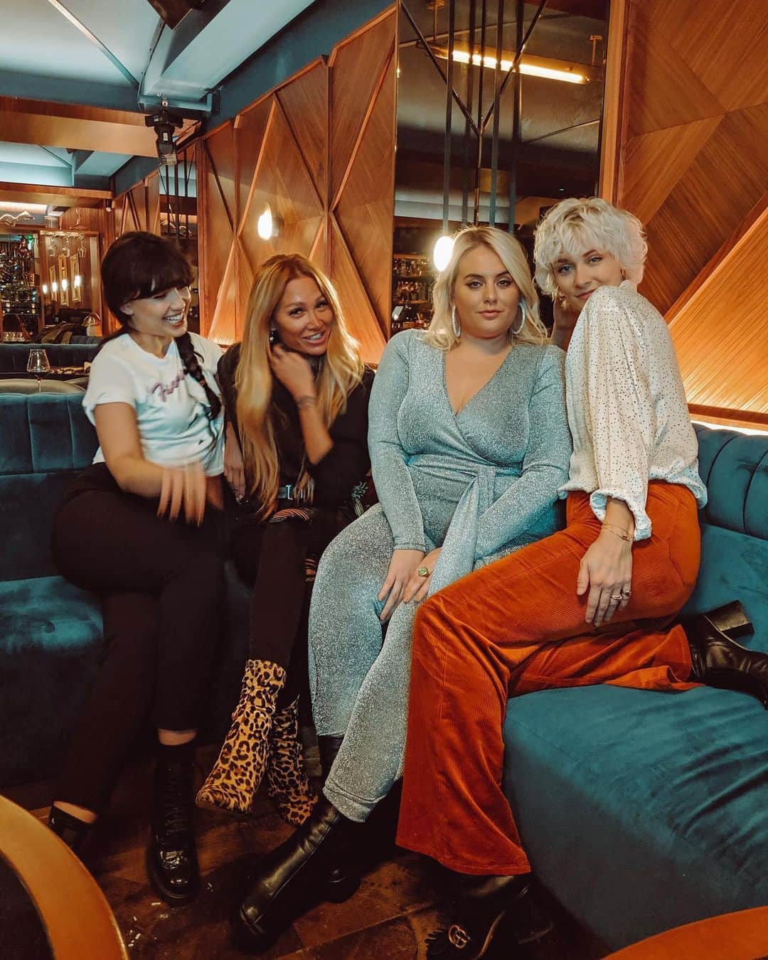 ルー・ティーズデールのインスタグラム：「Portia goes and spoils the photo by saying a shocker of a word I can’t even write it on here cos mum. I’ve never even heard it before 🤪😇 anyway 3 amazing fave gorgeous women CONGRATS @felicityhayward you inspire me more & more everything you do 💞 (thanks for the naughty undies) @playfulpromises @daisylowe @portiaportiaaaa x」