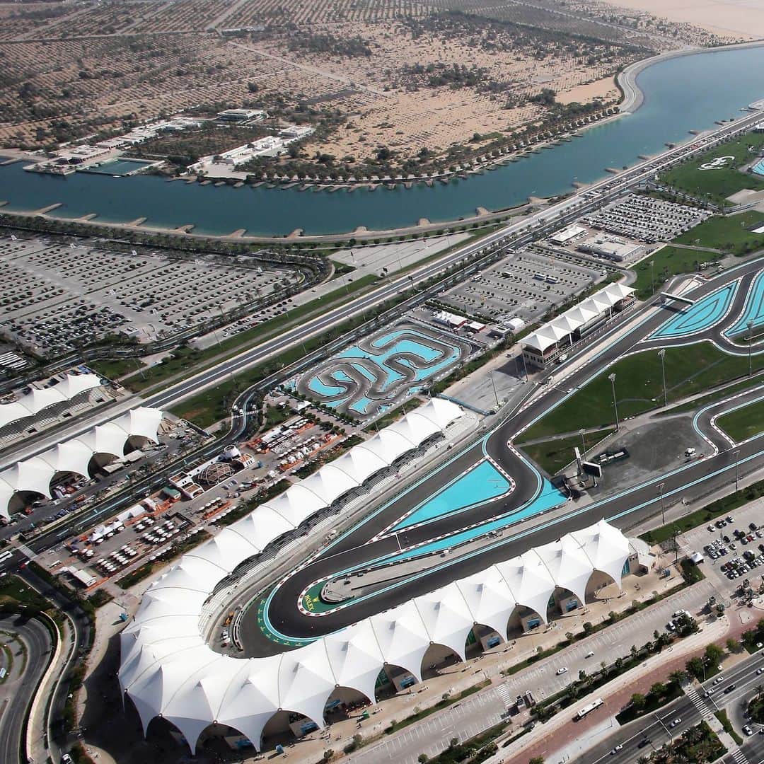 F1さんのインスタグラム写真 - (F1Instagram)「1,207 laps raced, just 55 to go 😢 . @ymcofficial hosts the 2019 F1 season finale this Sunday! . #AbuDhabiGP 🇦🇪 #Formula1 #F1 #AbuDhabi #UAE」11月28日 1時39分 - f1