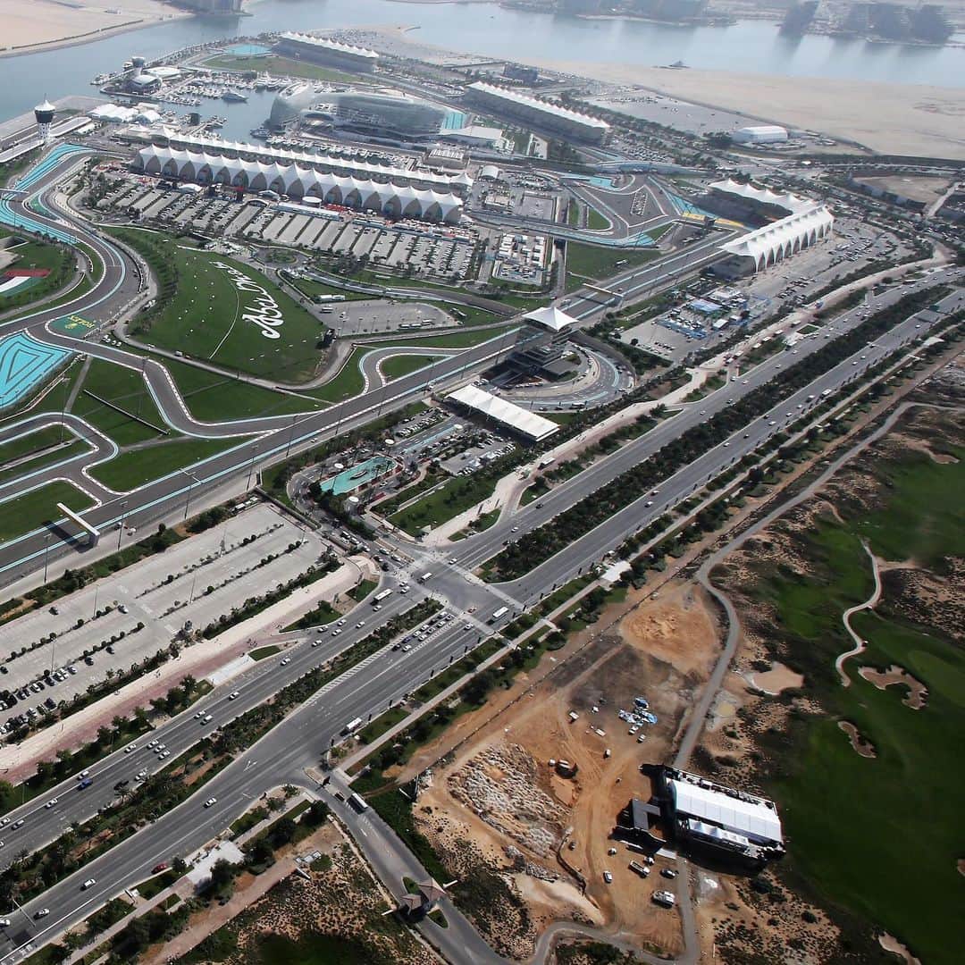 F1さんのインスタグラム写真 - (F1Instagram)「1,207 laps raced, just 55 to go 😢 . @ymcofficial hosts the 2019 F1 season finale this Sunday! . #AbuDhabiGP 🇦🇪 #Formula1 #F1 #AbuDhabi #UAE」11月28日 1時39分 - f1