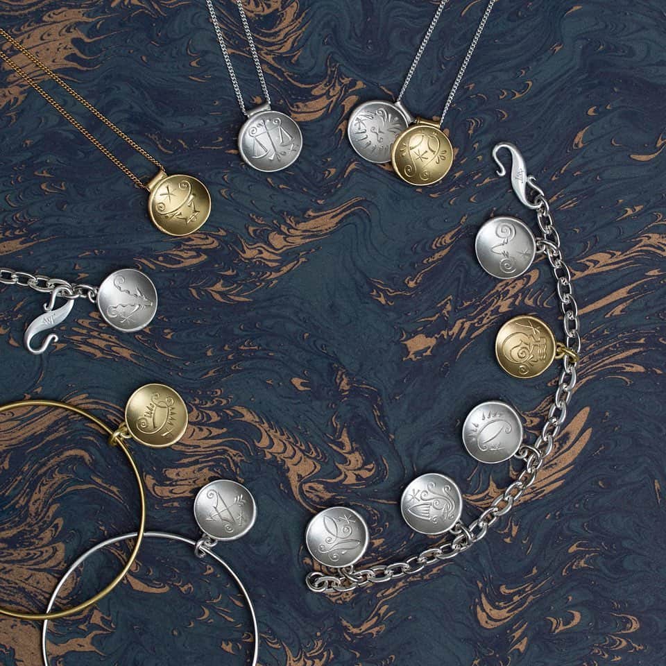のインスタグラム：「my parents new ASTRO collection ✨ “sic itur ad astra - thus one journey to the stars.” i’ve spent a life in awe of their design and craftsmanship abilities and have great reverence for brands who like them care about where their materials are sourced and are committed to local and in-house manufacturing processes. this is my favourite collection of theirs yet! i can’t wait to be home so i can wear my aquarius necklace @wrightandteague」